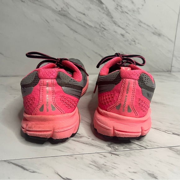 Under Armour Charged Bandit Pink Breast Cancer Edition Running Sneaker SZ 8 - Picture 2 of 4